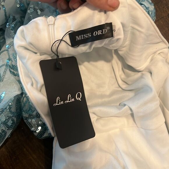 NWT Lin Lin Q Open Back Sequin Wedding Deep V Spaghetti Straps Baroque Dress - Picture 12 of 15